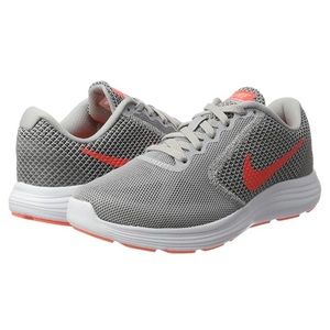 Nike Revolution 3